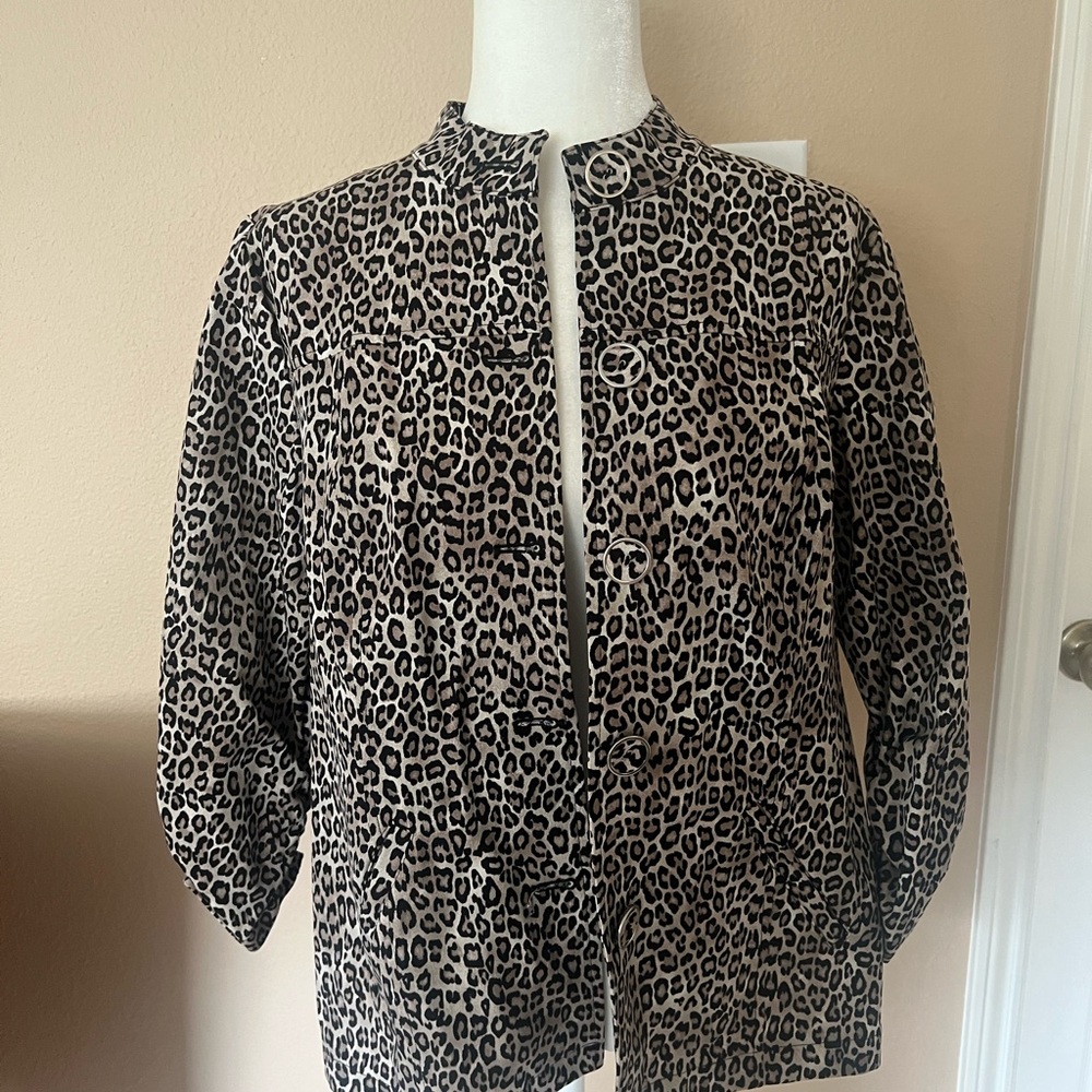 Chicos Leopard Women's Jacket size 1 NWT